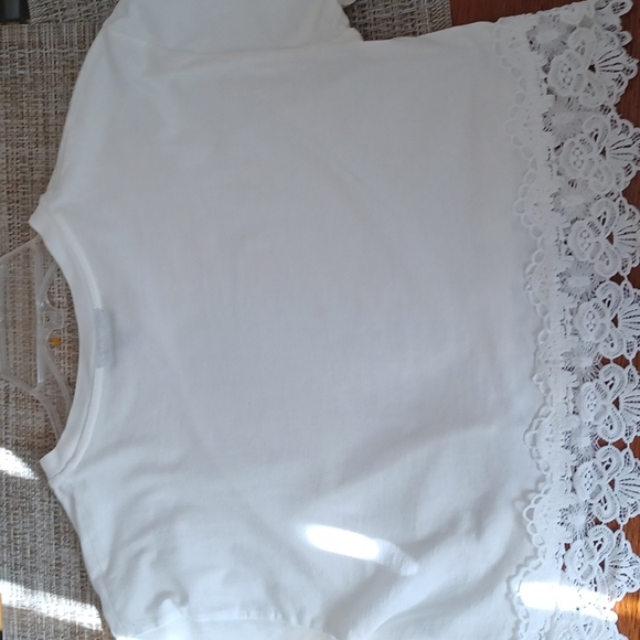 Crisp White Cropped  Top. EUC - Picture 8 of 8